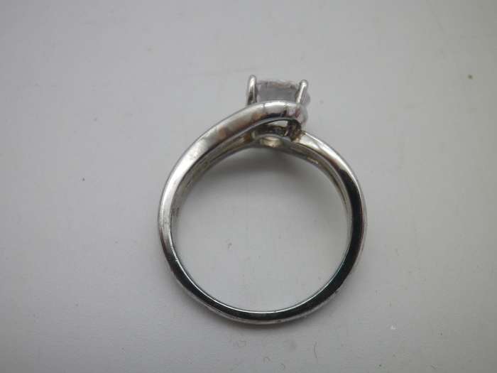 Beautiful VINTAGE STERLING SILVER & CZ Solitaire Ring. American Swiss Size: N.  3.74 g