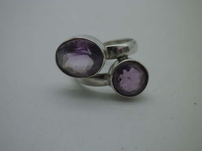 Sterling Silver & Double amethyst Vintage Ring. Fabulous. Size: R 1/24.8grams