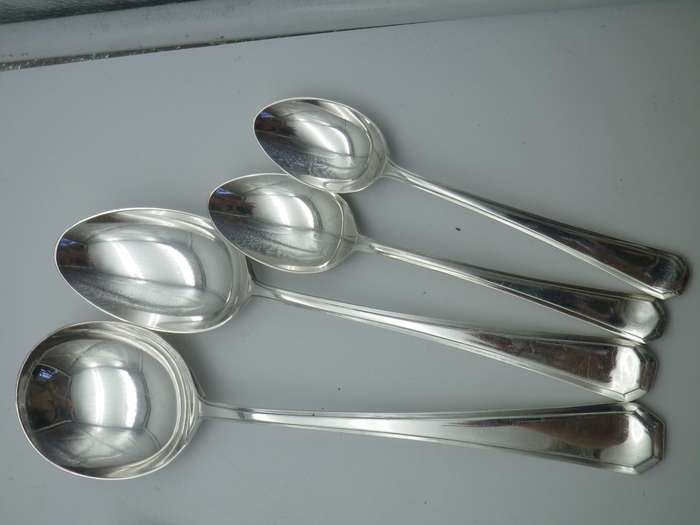 84 piece  A1 EPNS Cox Co Ltd SHEFFIELD 1950s Vintage Canteen of Cutlery. 8 place. SUPERB!