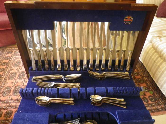 84 piece  A1 EPNS Cox Co Ltd SHEFFIELD 1950s Vintage Canteen of Cutlery. 8 place. SUPERB!