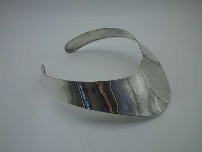 Dramatic Vintage Modernist SILVER PLATED Adjustable Choker Necklace. Mirror Bright & Unusual