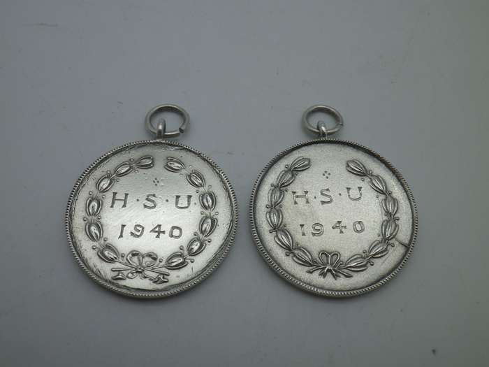 Two Vintage Sterling Silver Round Medal pendants. 9.3g 2.9cm
