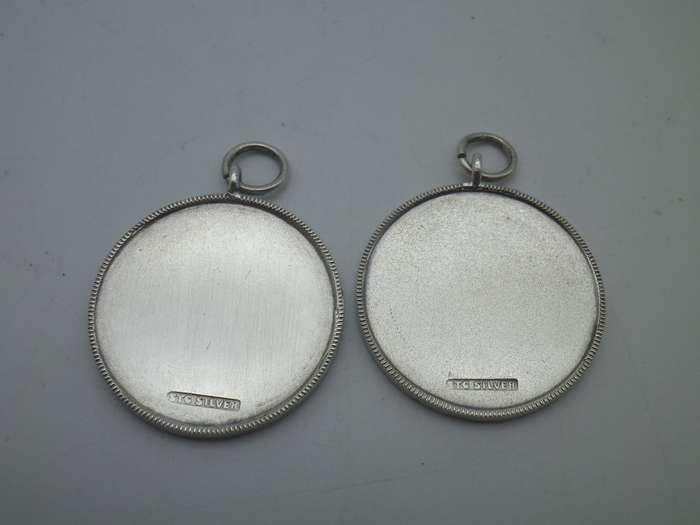 Two Vintage Sterling Silver Round Medal pendants. 9.3g 2.9cm