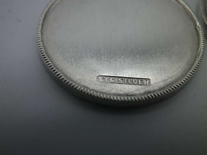 Two Vintage Sterling Silver Round Medal pendants. 9.3g 2.9cm
