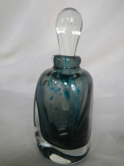 Studio Glass Scent perfume bottle with stopper. Likely DAVID READE