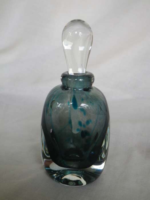 Studio Glass Scent perfume bottle with stopper. Likely DAVID READE
