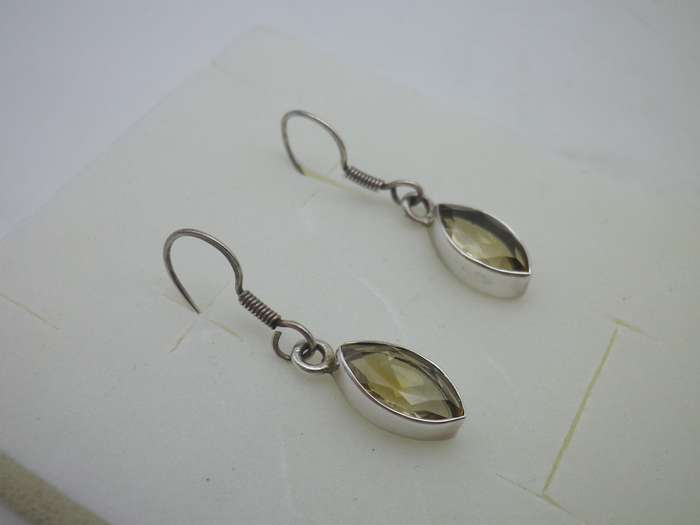 Pretty Sterling Silver & CITRINE Vintage drop earrings.  3 g