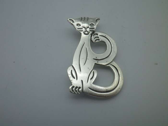 Cute Modernist Sterling Silver CAT BROOCH 4 x 2.5 cm 8.3g