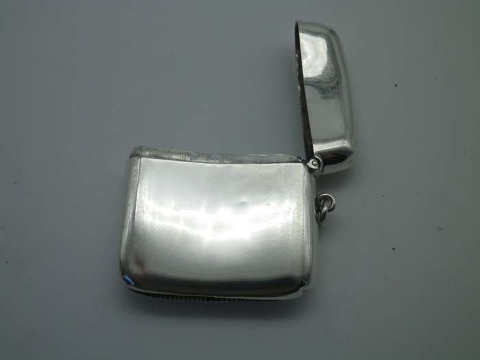 Antique hallmarked silver vesta case. Birmingham 1902, John Rose. 5x4.5 cm. 28.7g