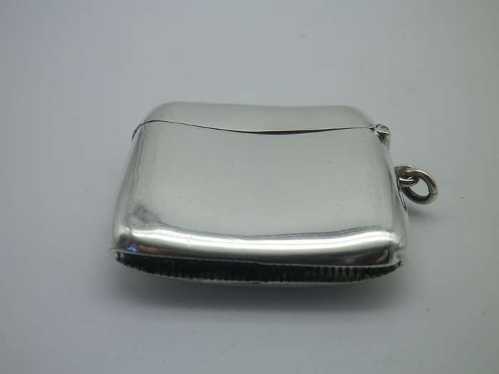 Antique hallmarked silver vesta case. Birmingham 1902, John Rose. 5x4.5 cm. 28.7g