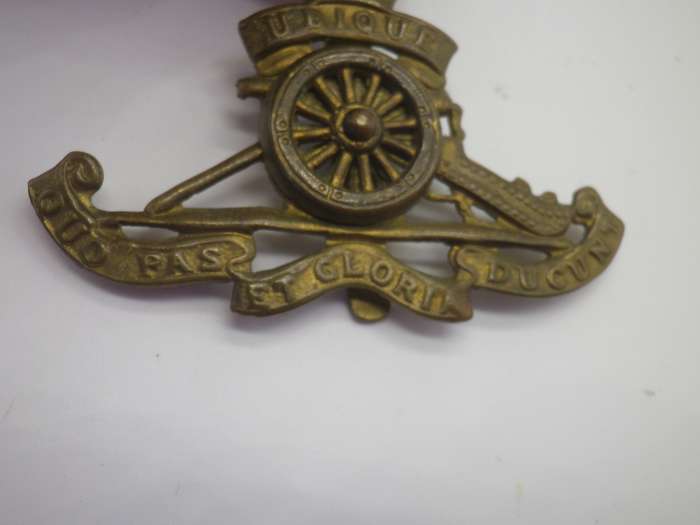 Vintage Royal Regiment of Artillery of the British Army Beret Cap Badge.