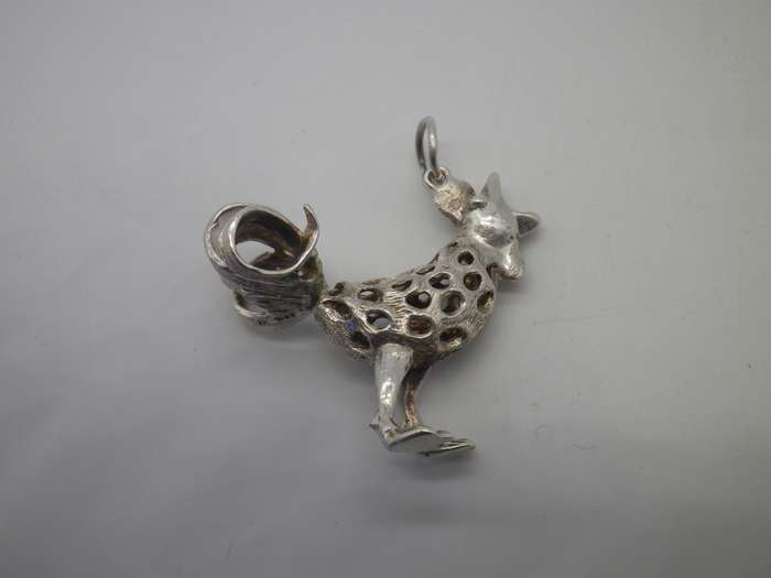 Large Hallmarked  Sterling Silver Rooster Pendant. LONDON 1975. 4cm x 3cm 9g