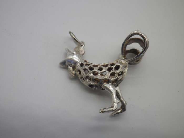 Large Hallmarked  Sterling Silver Rooster Pendant. LONDON 1975. 4cm x 3cm 9g