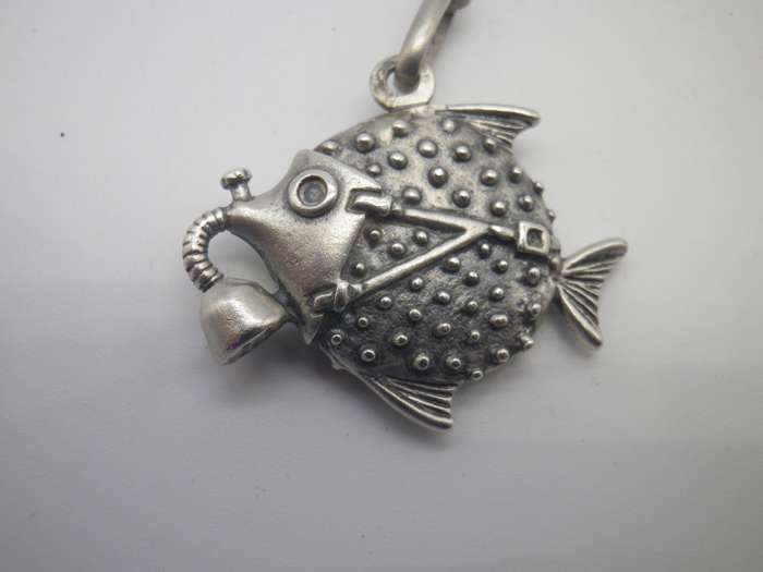 Modernist Mid Century Uno A Erre Italy Sterling Silver Fish Pendant.