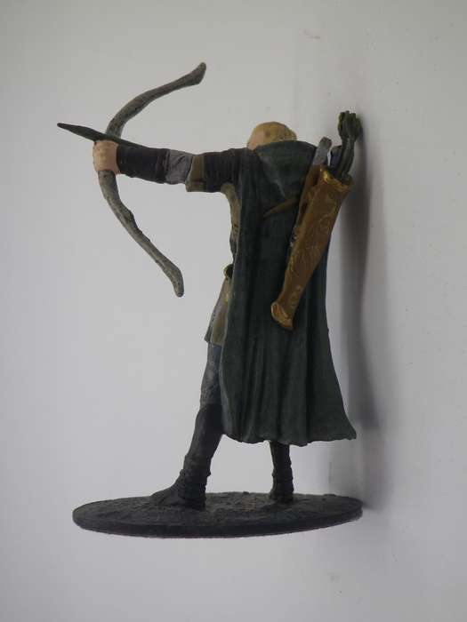 LEGOLAS Lord of the Rings Hand Painted Lead figurine NLP 2004. Original label Very Good Condition.