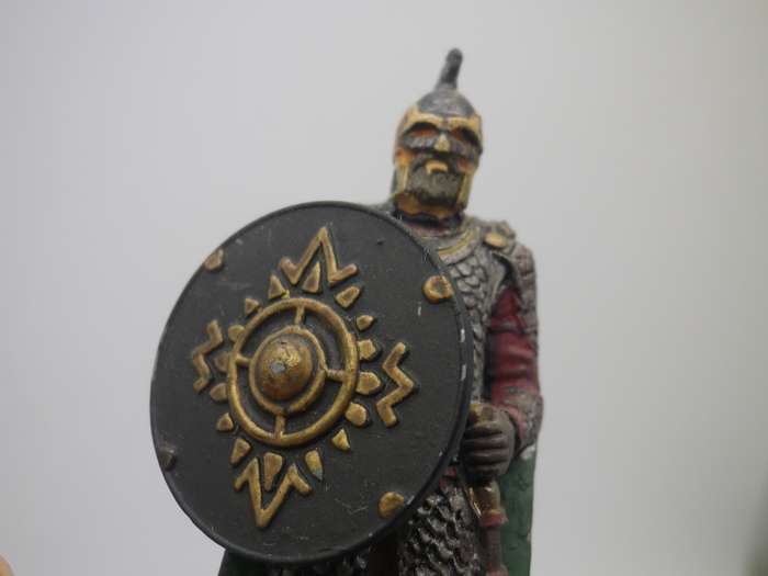 ROHAN SOLDIER Lord of the Rings Hand Painted Lead figurine NLP 2004. Original label