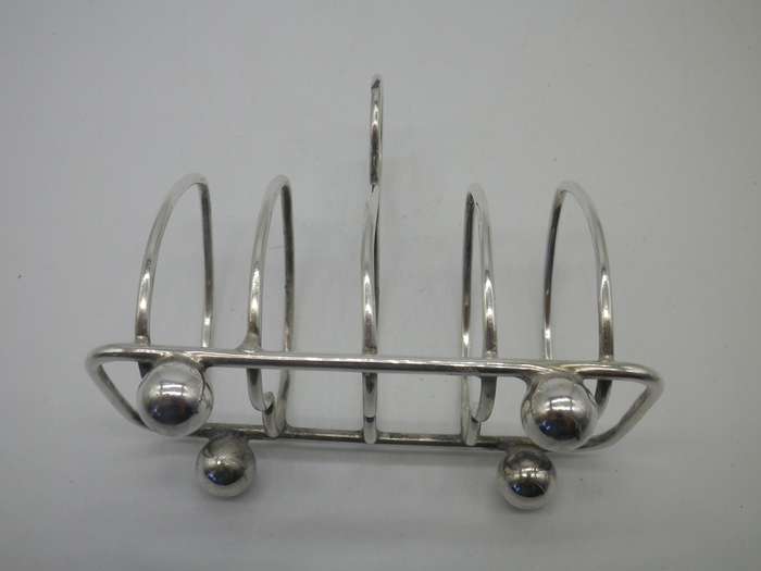 Hallmarked Sterling Silver 4 slice Toast Rack. Sheffield, 1915. Walker & Hall 62.30 g