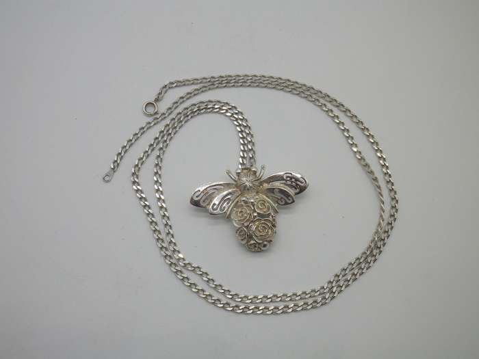 JENNA CLIFFORD Large Sterling Silver BEE DESIGNER pendant on Silver chain 4.5x3cm 21g EXQUISITE