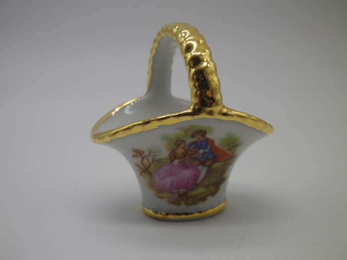LIMOGES FRANCE Miniature basket. 4.5cm
