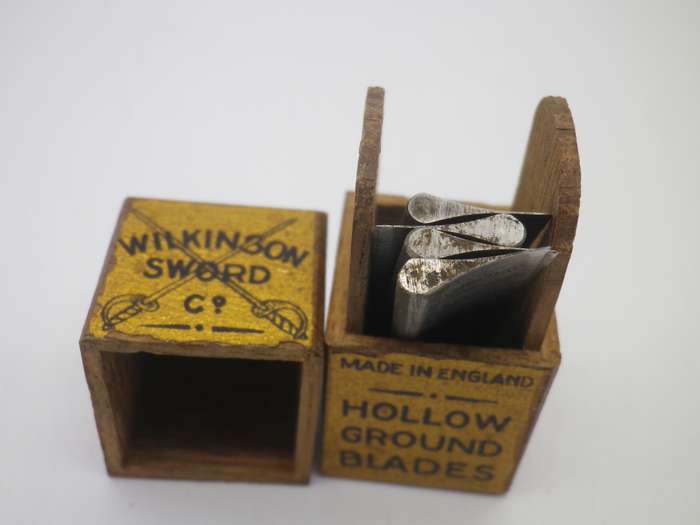 A VINTAGE WILKINSON SWORD RAZOR IN ORIGINAL Wooden Box with 3 hollow ground blades