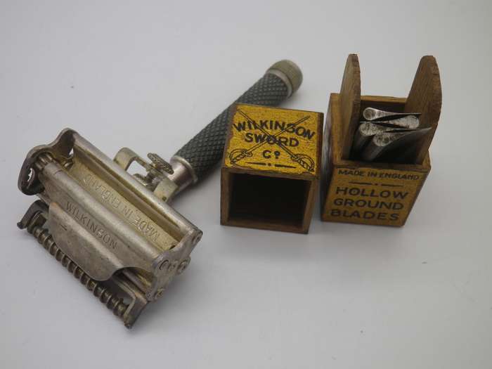 A VINTAGE WILKINSON SWORD RAZOR IN ORIGINAL Wooden Box with 3 hollow ground blades