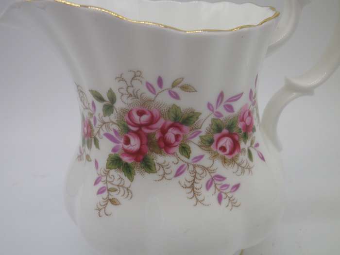 ROYAL ALBERT "Lavender Rose"  MILK JUG