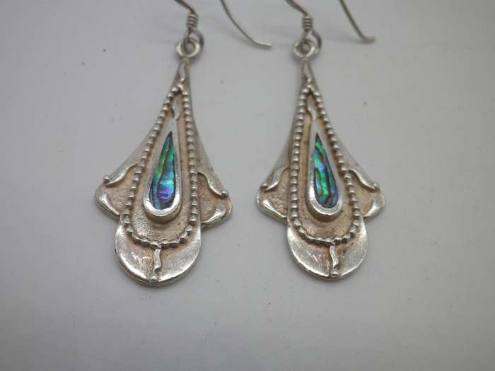 Gorgeous Sterling Silver & Paua Shell dangly earrings. 4cm long. 8.24 grams