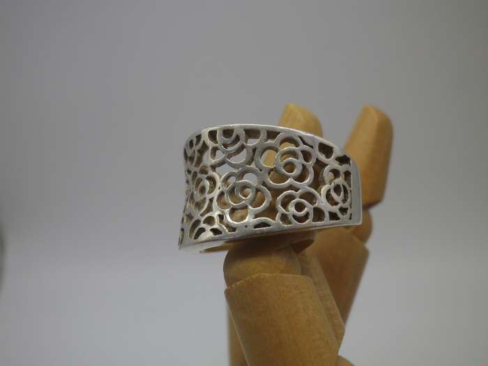Vintage Sterling Silver ring. Size O 1/2.  5.34 grams