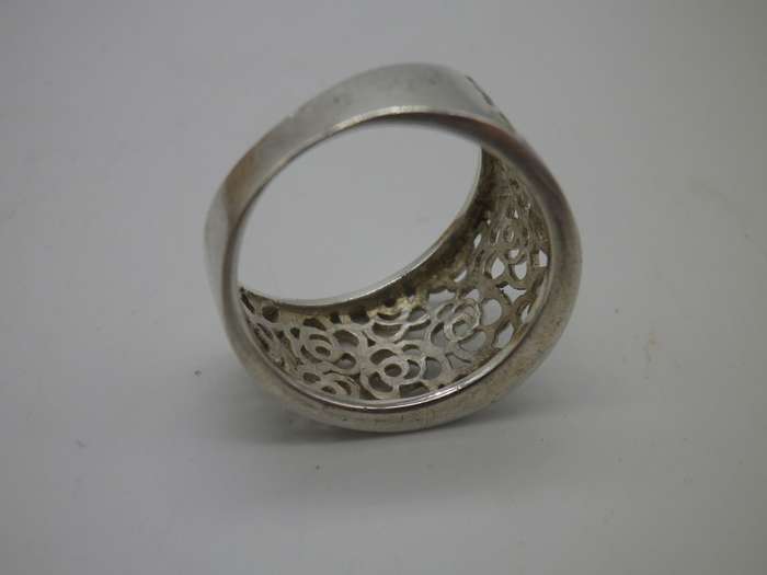 Vintage Sterling Silver ring. Size O 1/2.  5.34 grams