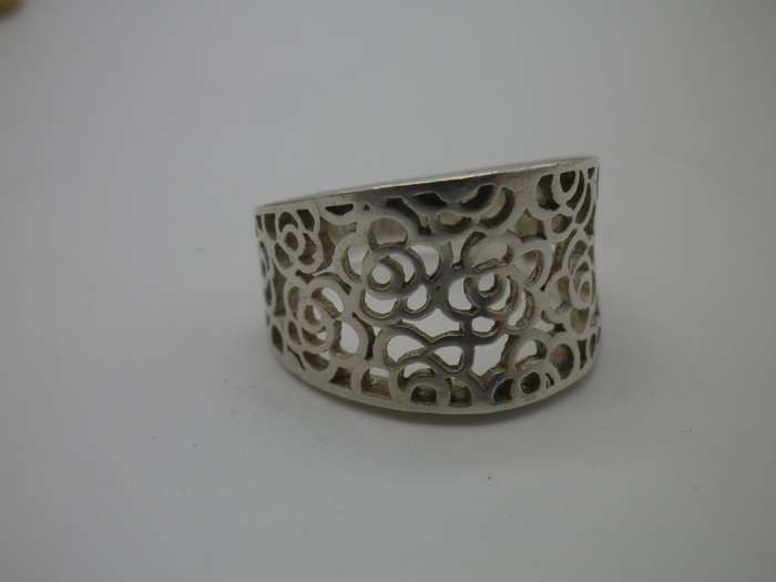 Vintage Sterling Silver ring. Size O 1/2.  5.34 grams