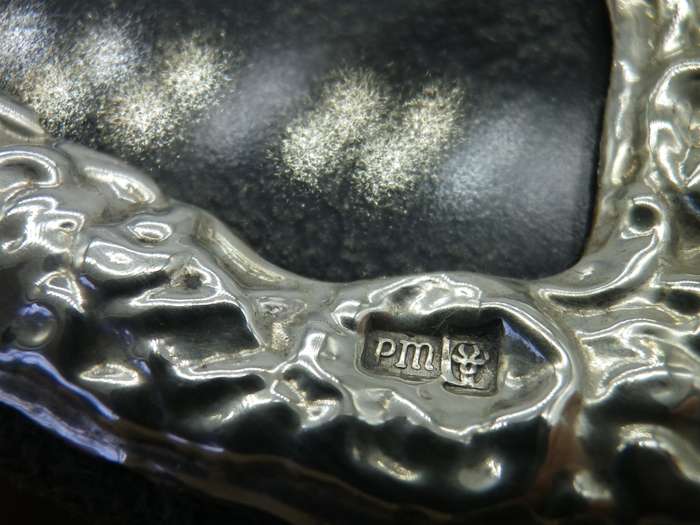 Vintage Sterling Silver Standing Heart Shaped picture frame. 8.5 cm tall x 7cm at widest