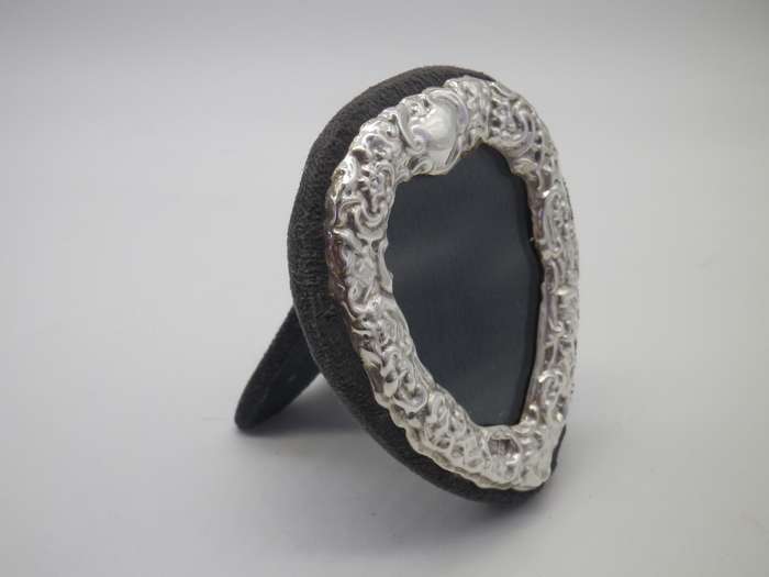 Vintage Sterling Silver Standing Heart Shaped picture frame. 8.5 cm tall x 7cm at widest