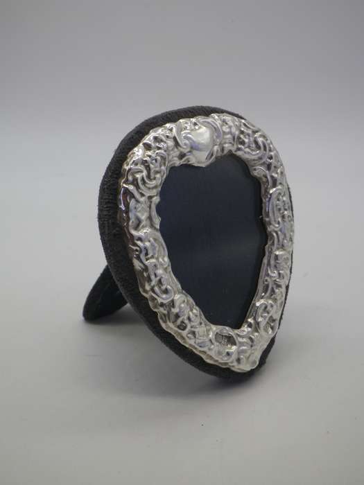 Vintage Sterling Silver Standing Heart Shaped picture frame. 8.5 cm tall x 7cm at widest