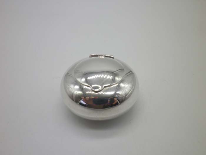 Hallmarked silver portable fold-up pocket ashtray London 1956. Douglas Pell Silverware. 19g Rare