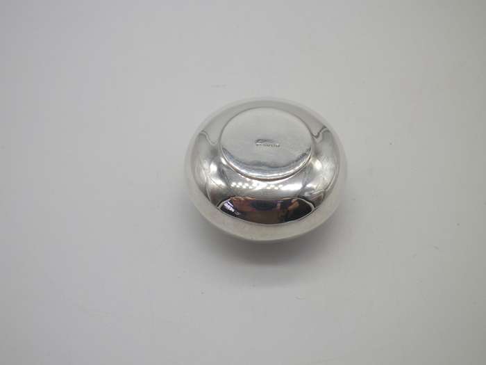 Hallmarked silver portable fold-up pocket ashtray London 1956. Douglas Pell Silverware. 19g Rare