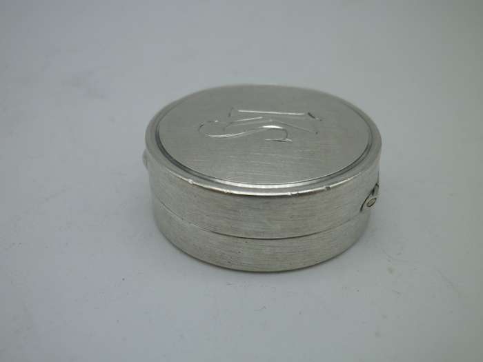 Edwardian Silver ROUGE POT or pill box c1910. 10.9 g 3x1cm