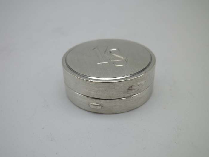 Edwardian Silver ROUGE POT or pill box c1910. 10.9 g 3x1cm