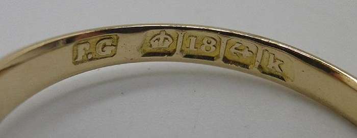 18ct Gold Edwardian Hallmarked Ring set with 5 CZ. Birmingham 1909. Size P 1/2. 2.76 g. Original box