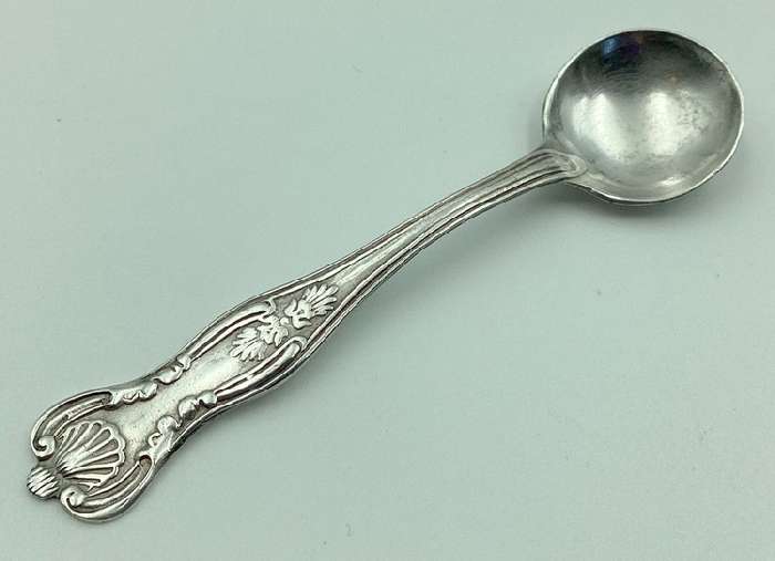 KINGS PATTERN Hallmarked silver MUSTARD spoon. Birmingham 1908 W Devenport 6.5cm. 3g