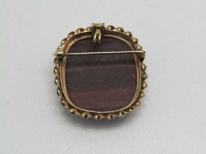 9ct Yellow Gold & Tigers Eye Pendant or brooch. 4.5x 3.5cm.