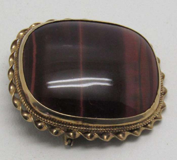 9ct Yellow Gold & Tigers Eye Pendant or brooch. 4.5x 3.5cm.