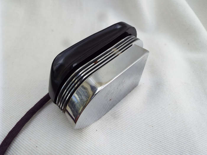 Art Deco Smoothie Travelling iron. Circa 1946. Ref.MA/44