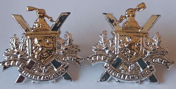 Cape Town Highlanders pair of shiny collar badges