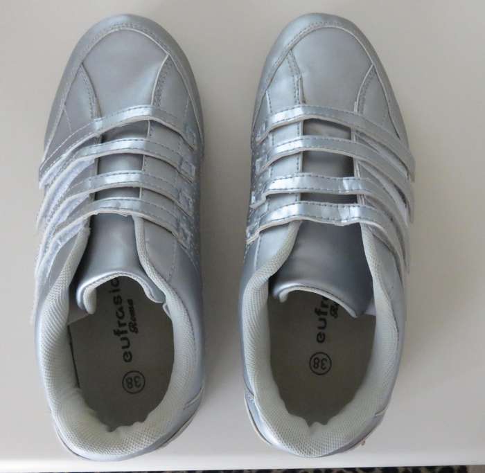 TEKKIES  SILVER - ladies  - Size 5 -  once Worn -  Virtually  Brand New