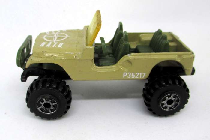 Corgi Juniors Willys Jeep in carkee. 1:60  Scale Die Cast Toy Car Vehicle