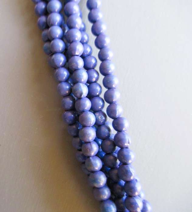 Vintage Elegant Purple Smooth Rond Shape 6 Strand seed Bead Necklace. 46cm.