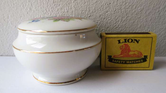 Vintage Hand Painted Porcelain Floral Trinket bowl with lid. 90mm diameter.