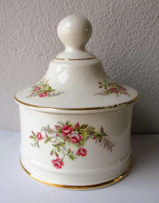 Vintage Art Deco James Kent Porcelain Trinket dish with lid. 130x100mm.
