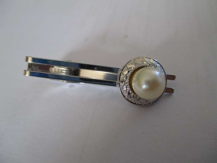 Modernist Designer Men's Faux Pearl Tie Bar.