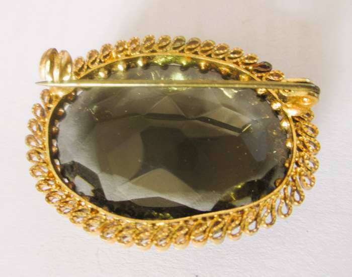 Vintage Gold Tone Filigree Smoky Topaz Glass Jewel Brooch. 35mm diameter.
